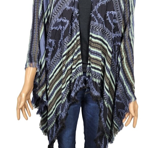 BCBG MaxAzaria Multi Media Blue Patterned Boho Fringed Shawl/Poncho Size OS - Picture 4 of 10